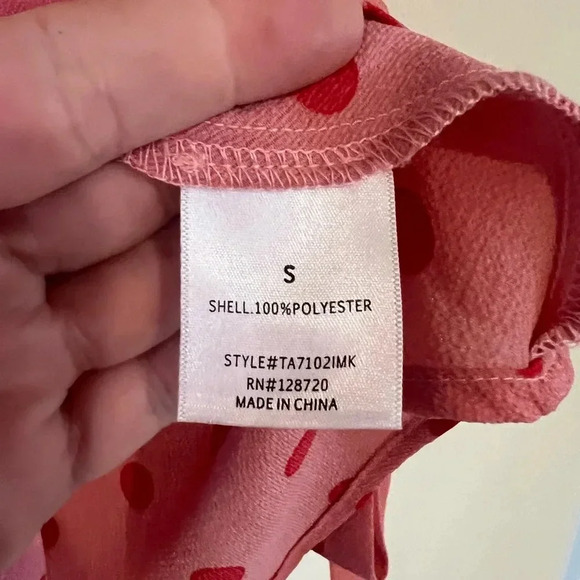 Francesca’s Mi Ami Pink polka dot wrap short sleeve blouse Size Small NWOT - Picture 3 of 4